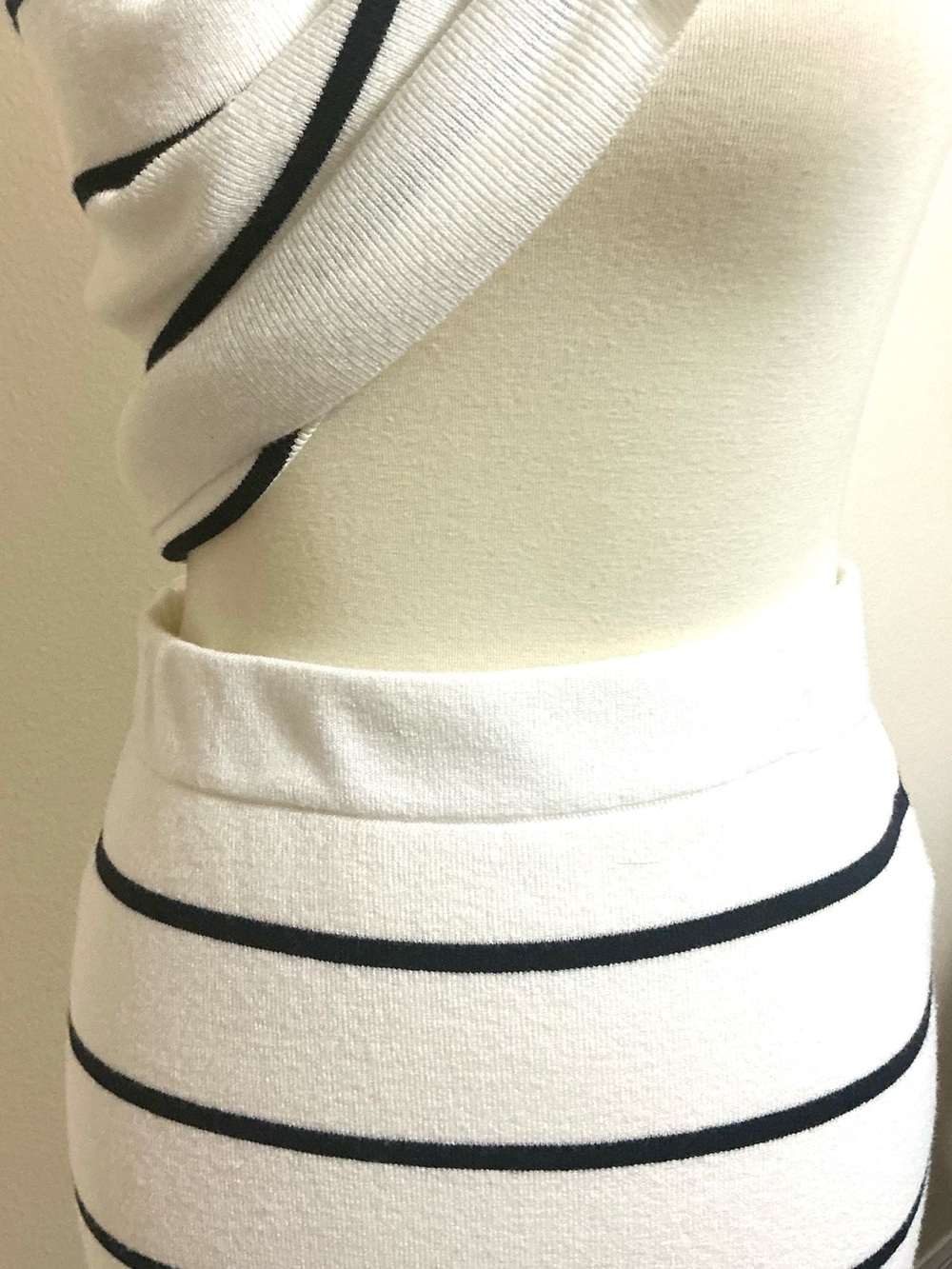 Joie 2 PC White, Black Knit Maxi Skirt, Vest Top M - Picture 7 of 8